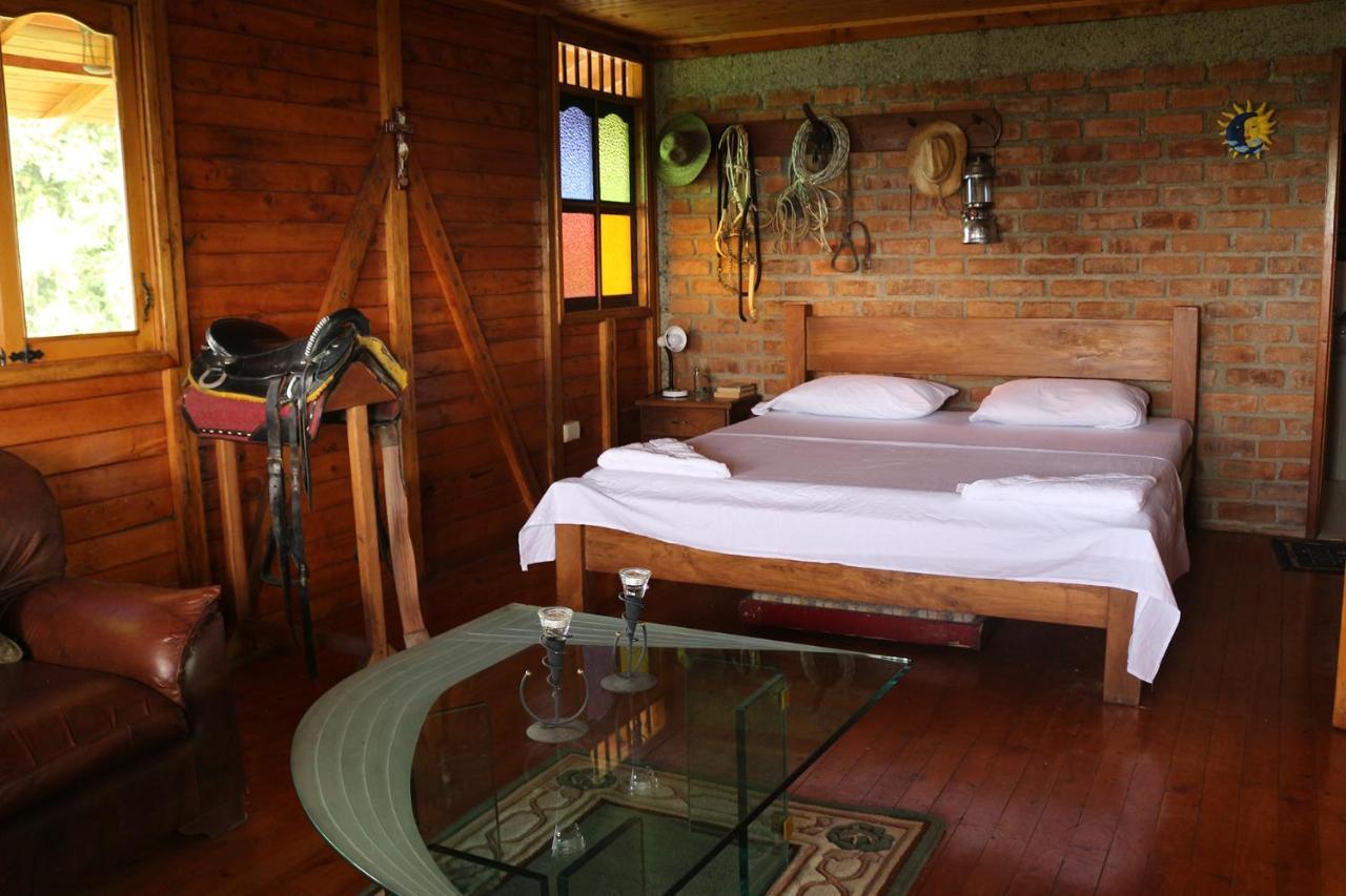 Finca Chalet La Tawa Sevilla  Ngoại thất bức ảnh